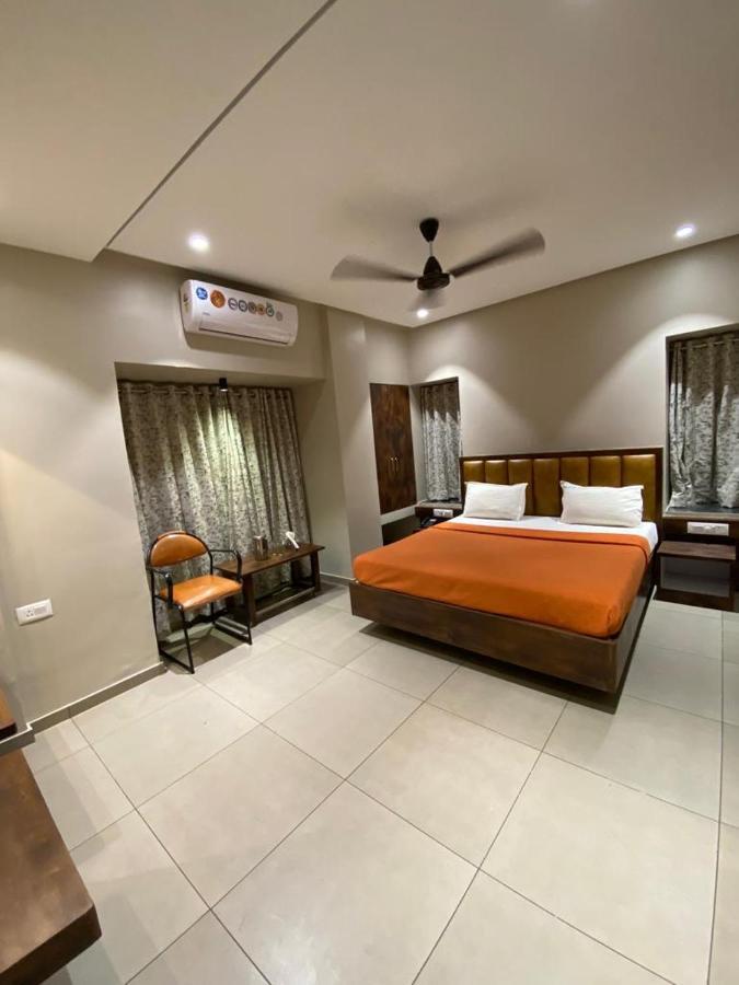 Hotel Vrindavan Deluxe Kolhapur Esterno foto