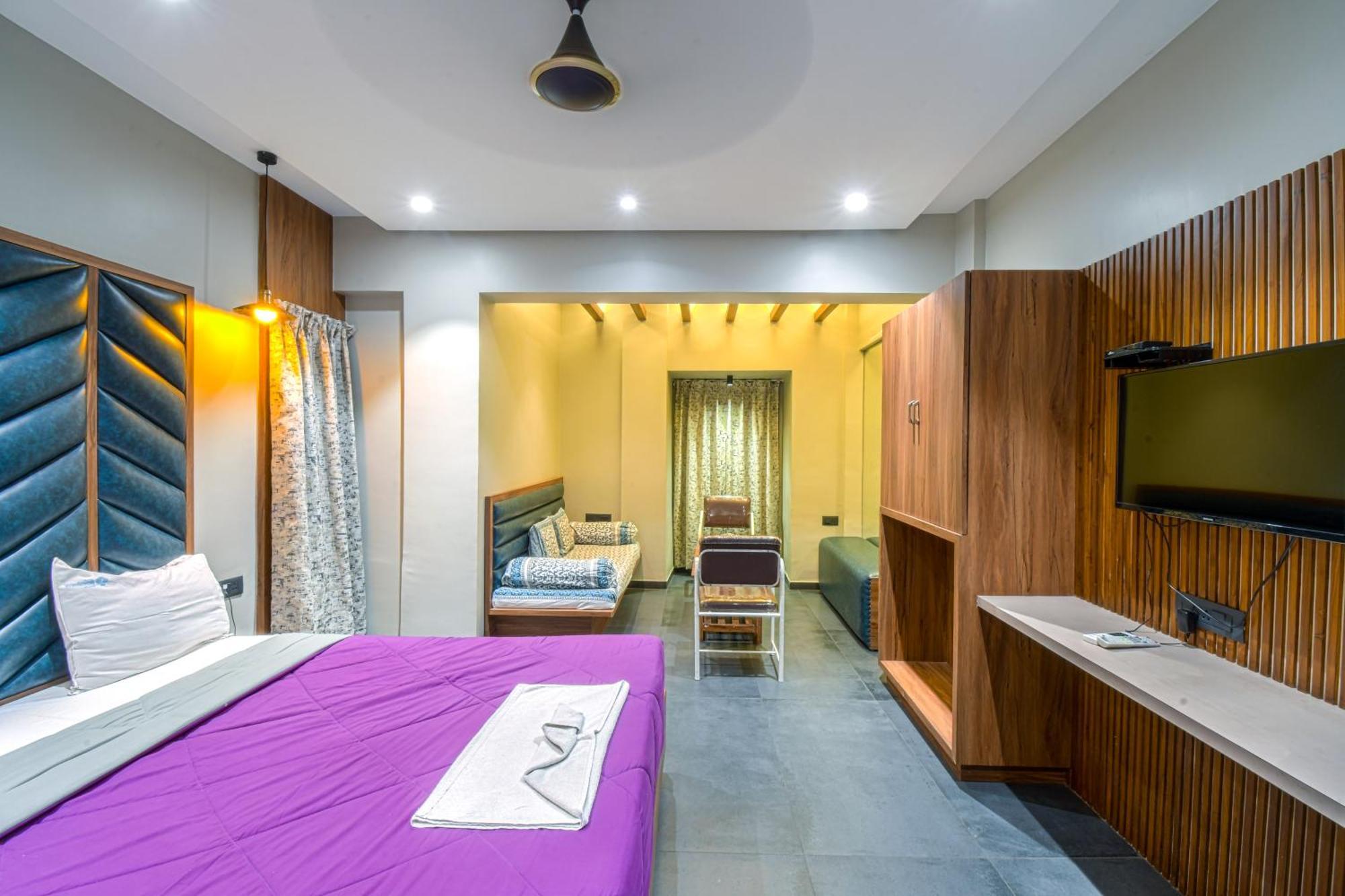 Hotel Vrindavan Deluxe Kolhapur Esterno foto