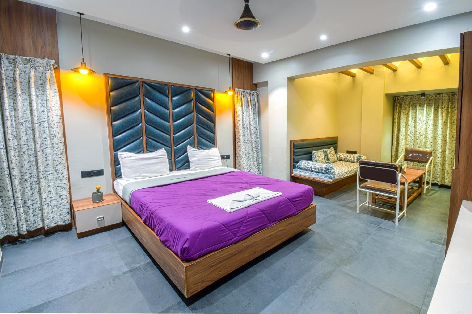 Hotel Vrindavan Deluxe Kolhapur Esterno foto