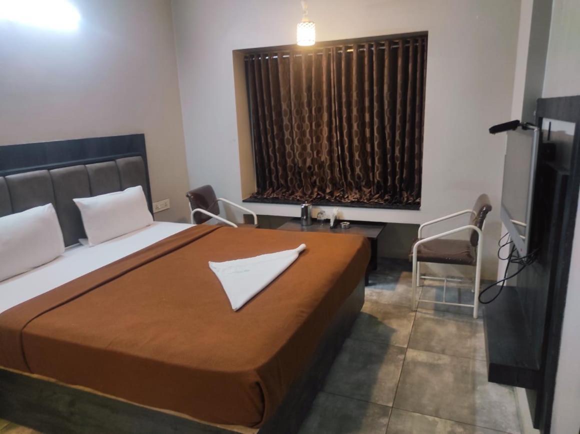 Hotel Vrindavan Deluxe Kolhapur Esterno foto