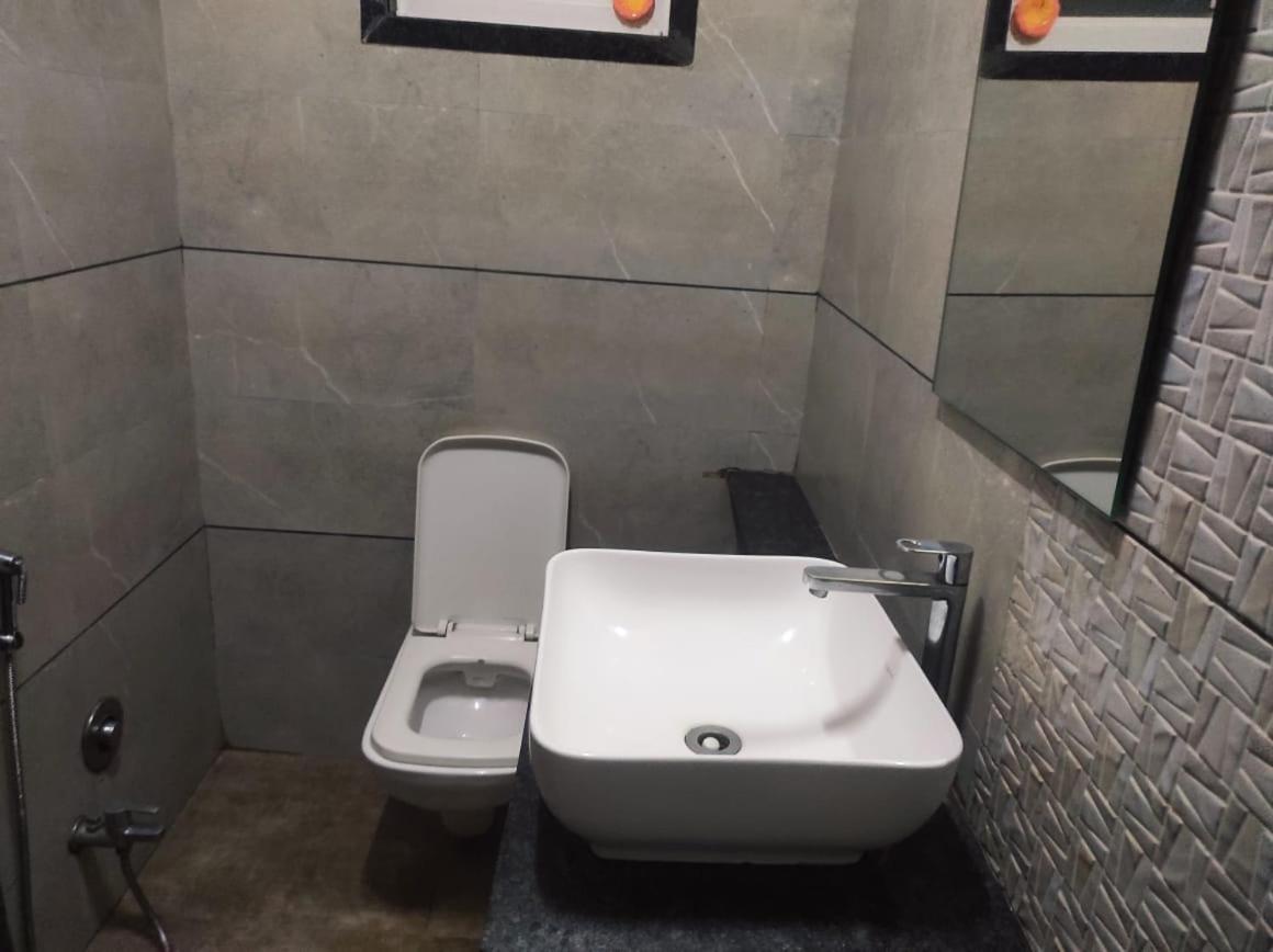 Hotel Vrindavan Deluxe Kolhapur Esterno foto