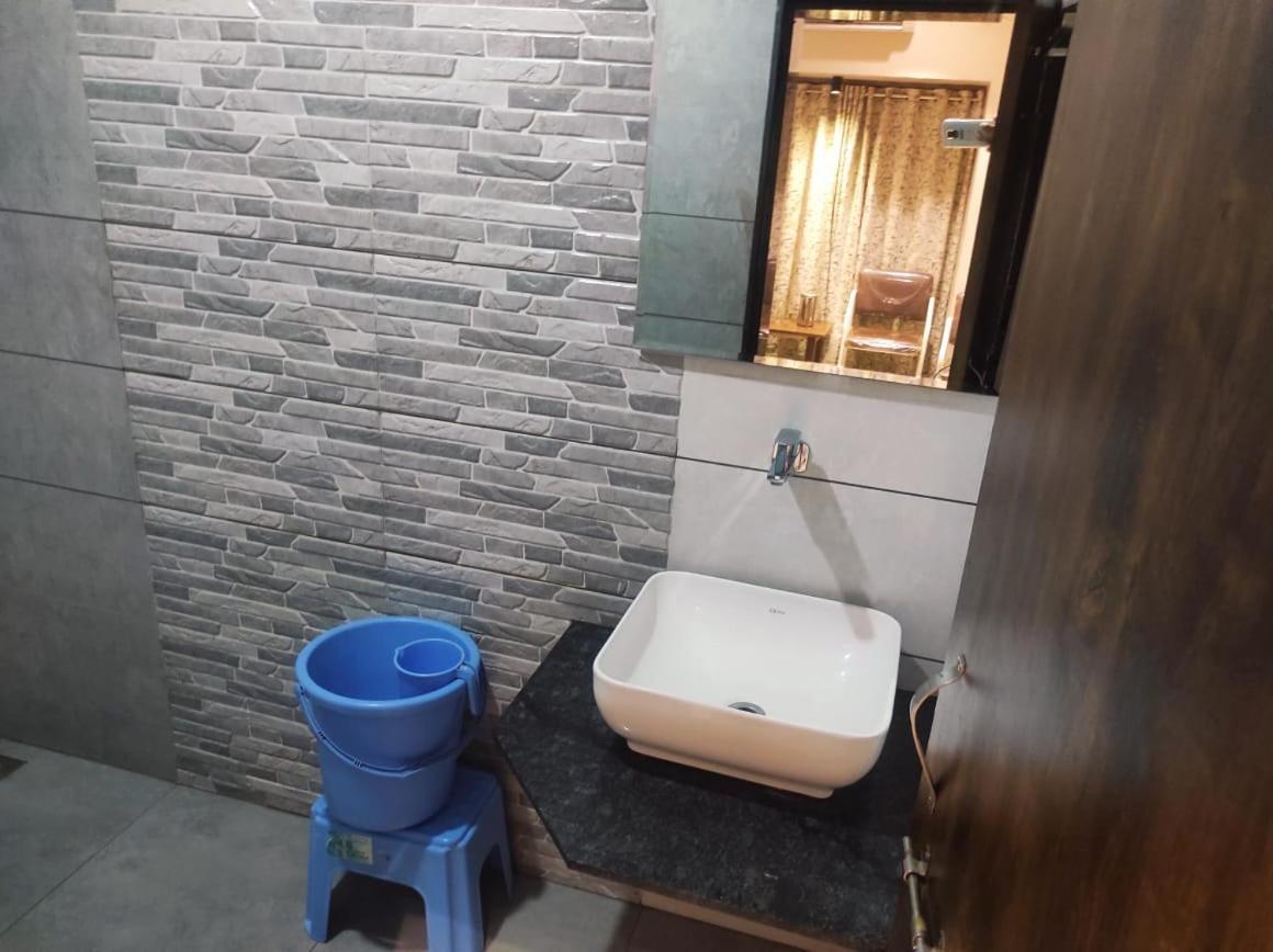 Hotel Vrindavan Deluxe Kolhapur Esterno foto