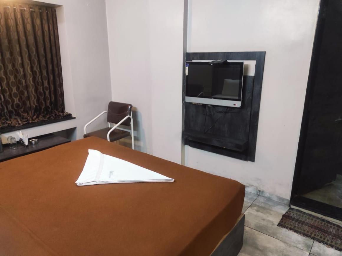 Hotel Vrindavan Deluxe Kolhapur Esterno foto