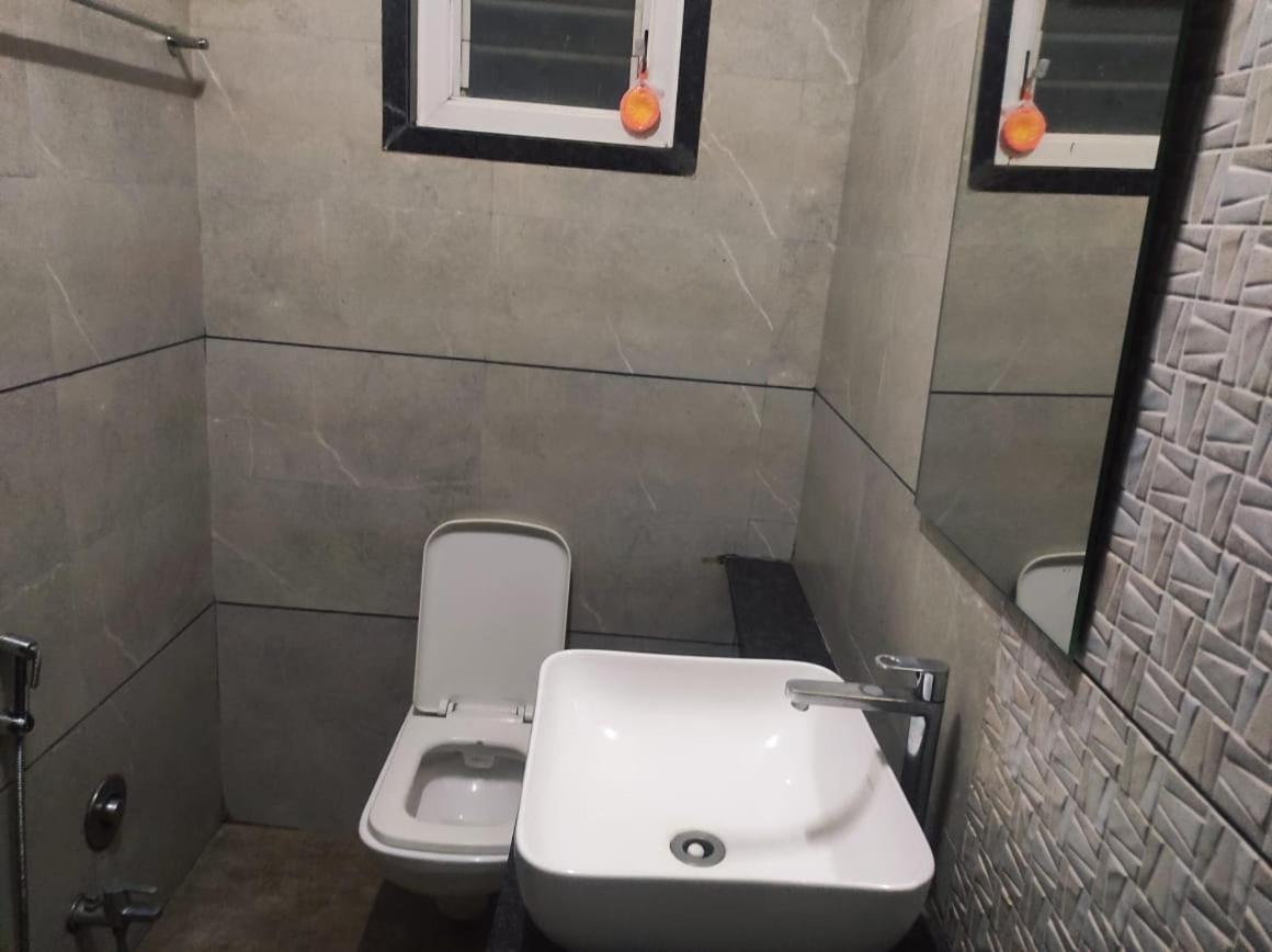 Hotel Vrindavan Deluxe Kolhapur Esterno foto