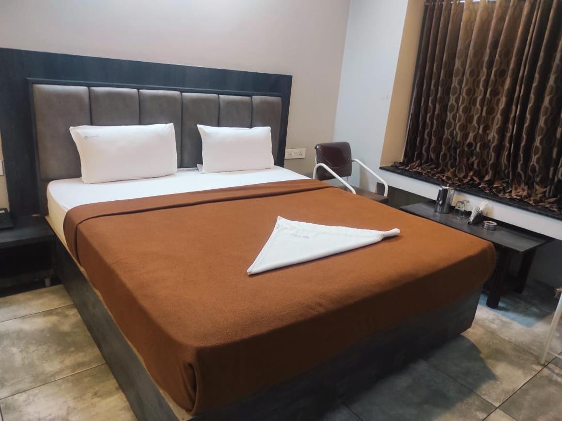 Hotel Vrindavan Deluxe Kolhapur Esterno foto