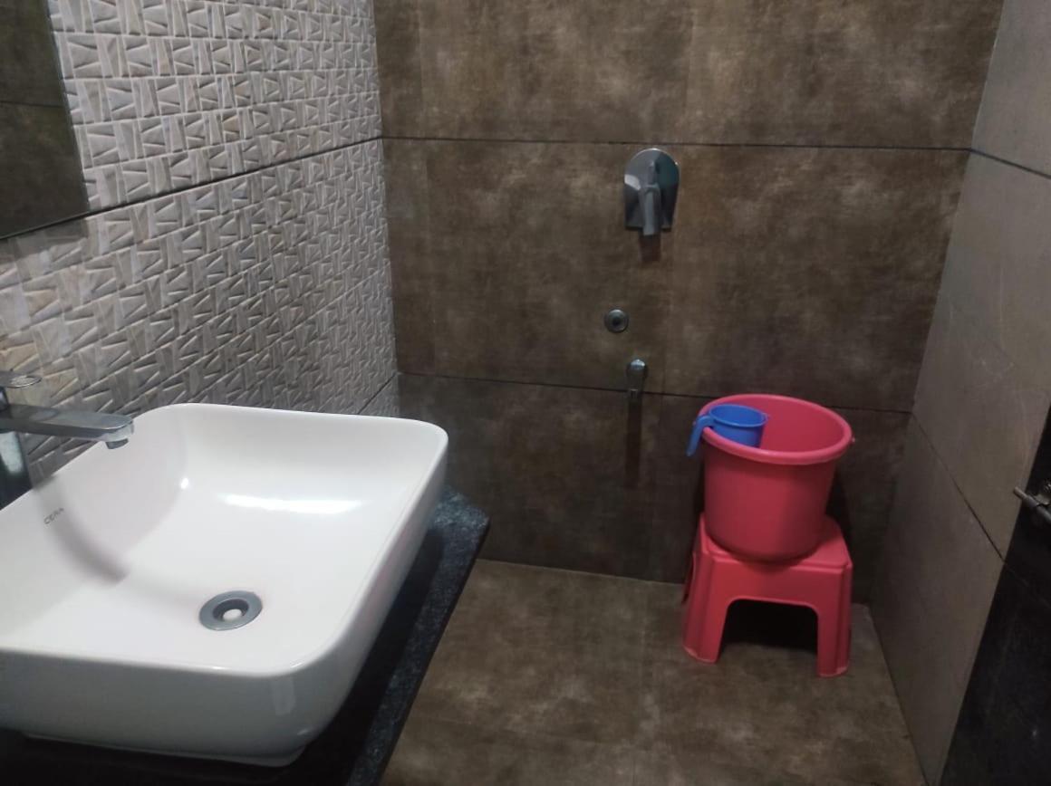 Hotel Vrindavan Deluxe Kolhapur Esterno foto