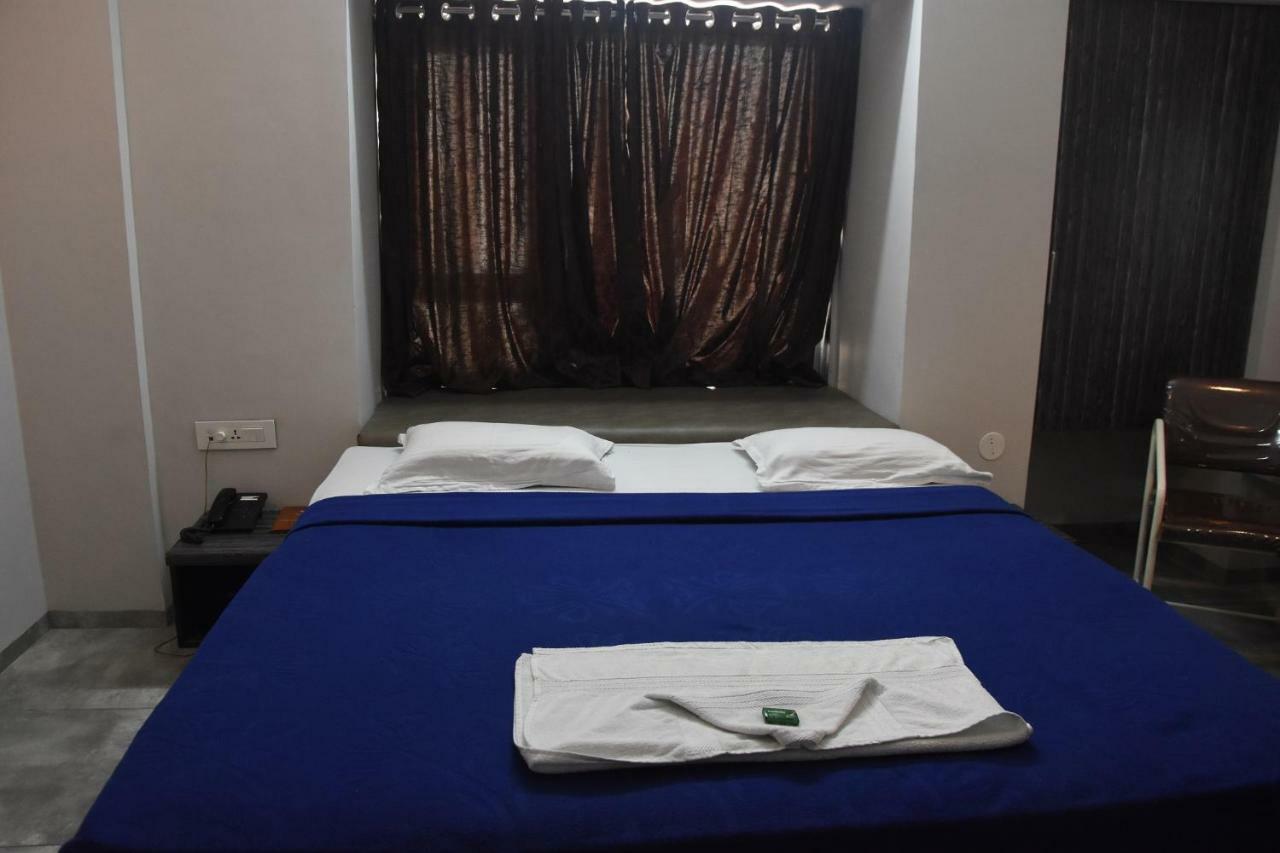 Hotel Vrindavan Deluxe Kolhapur Esterno foto