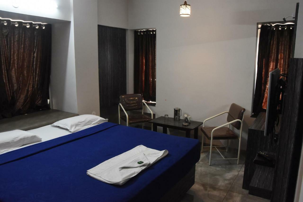 Hotel Vrindavan Deluxe Kolhapur Esterno foto