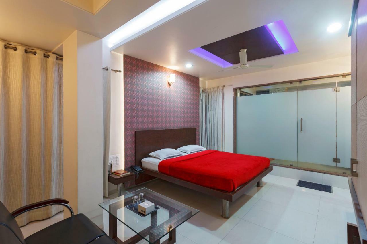 Hotel Vrindavan Deluxe Kolhapur Esterno foto