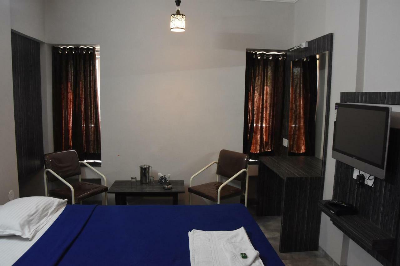Hotel Vrindavan Deluxe Kolhapur Esterno foto