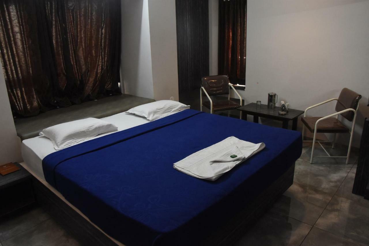 Hotel Vrindavan Deluxe Kolhapur Esterno foto