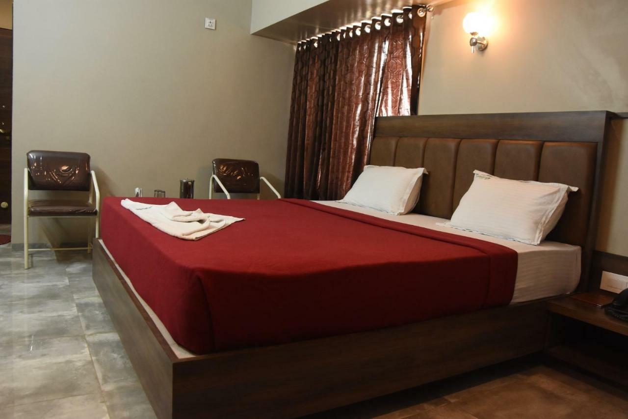 Hotel Vrindavan Deluxe Kolhapur Esterno foto